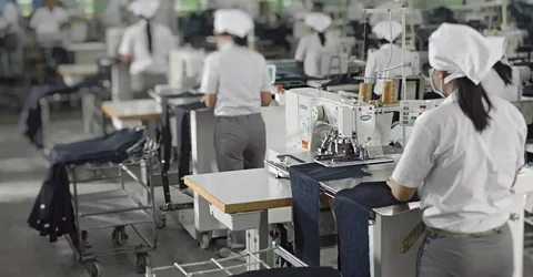 Inside the World of Clothing Manufacturers: From Concept to Production