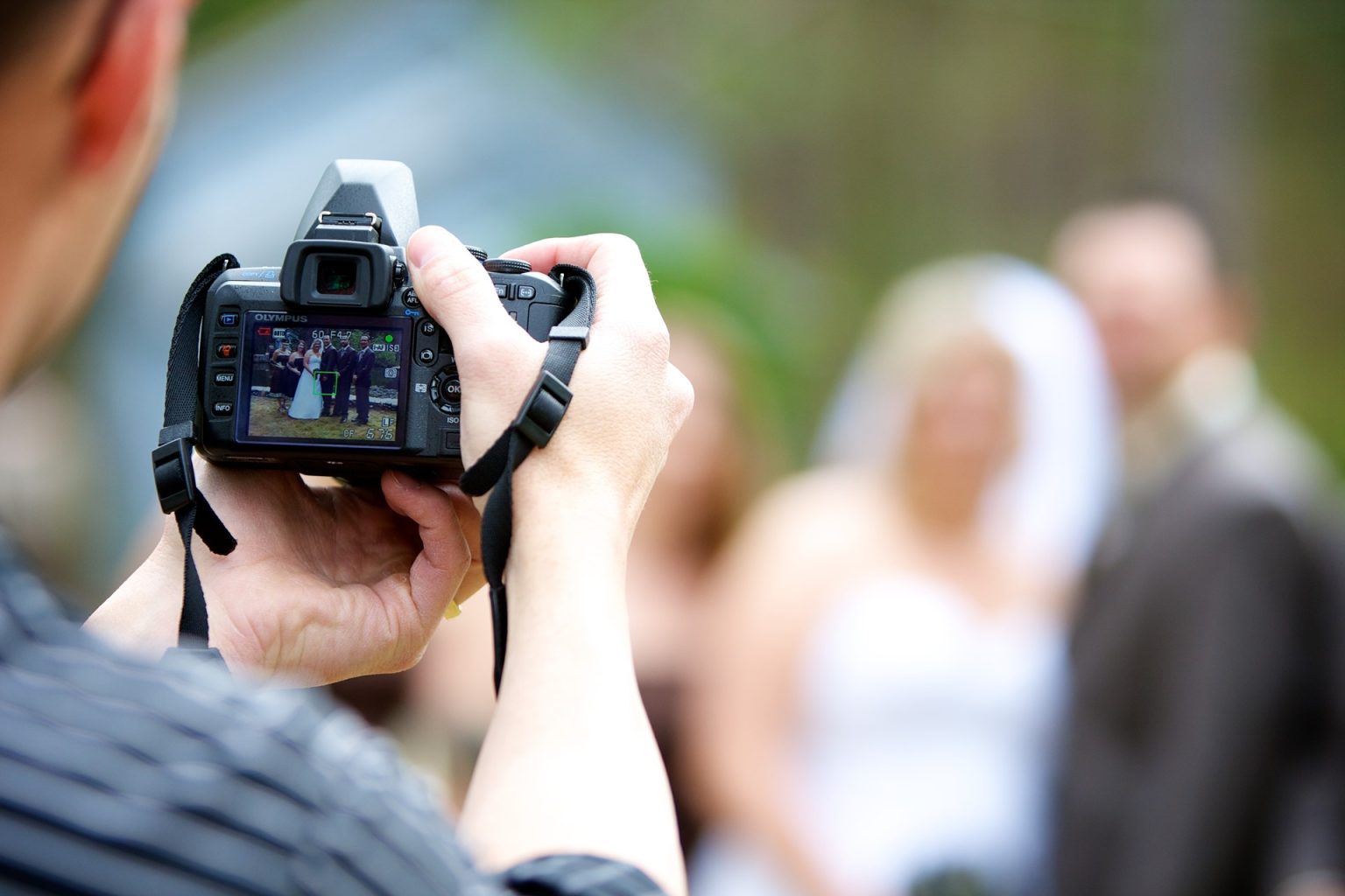 How to Find the Perfect St. Louis Wedding Photographer on a Budget