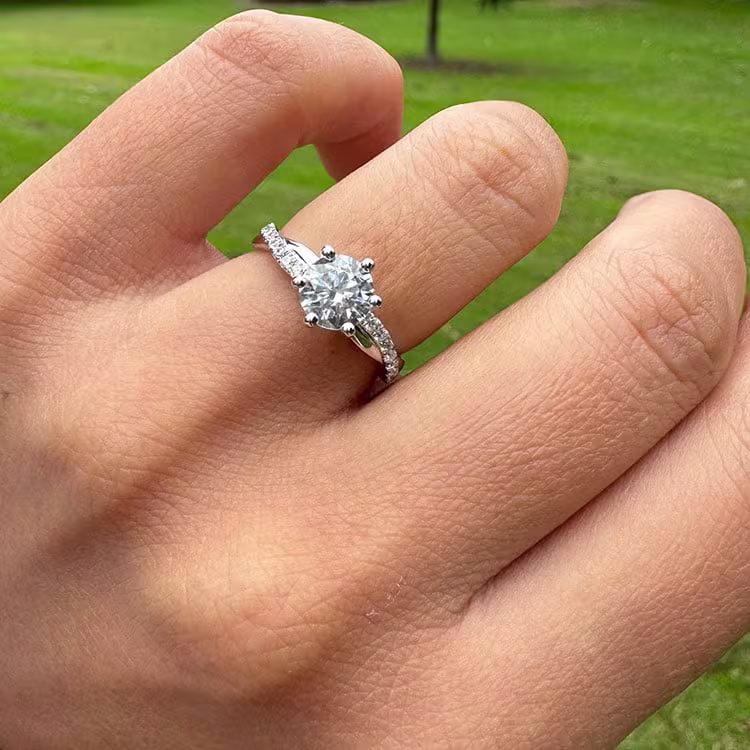 Lily Arkwright Sapphire Rings: Designs, Colors & Buying Tips