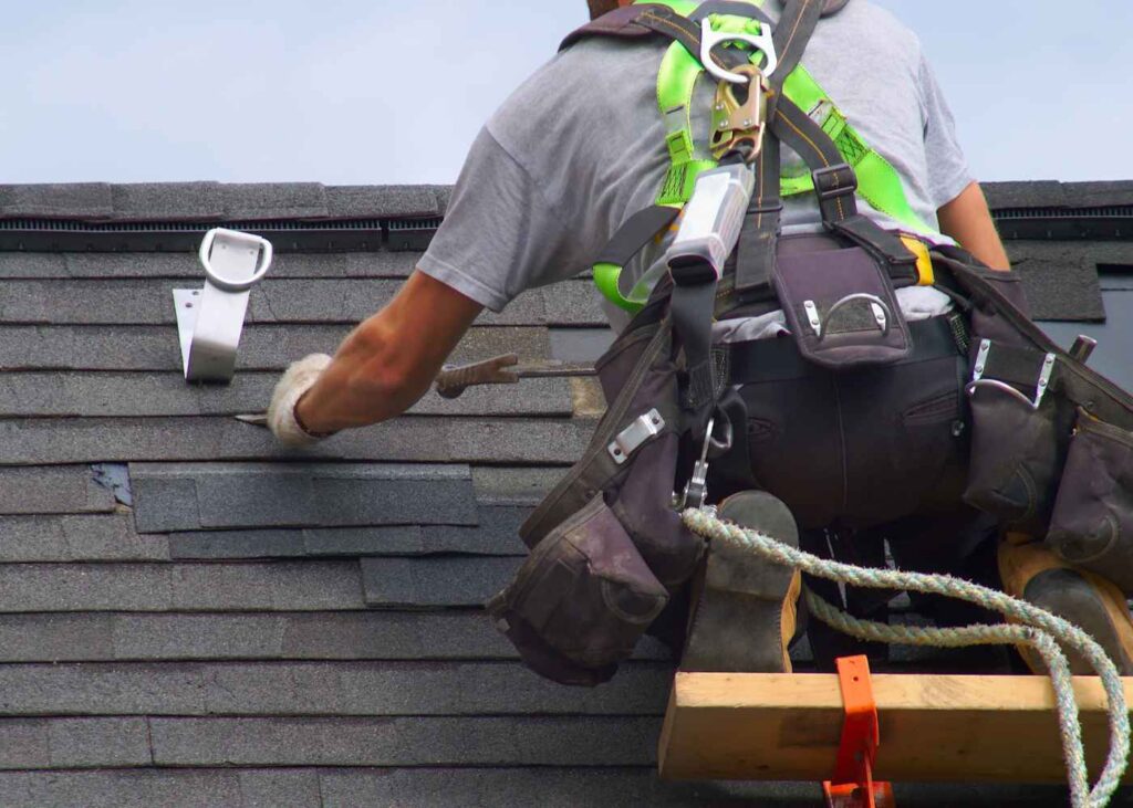 What to Expect During a Professional Roof Shingle Repair